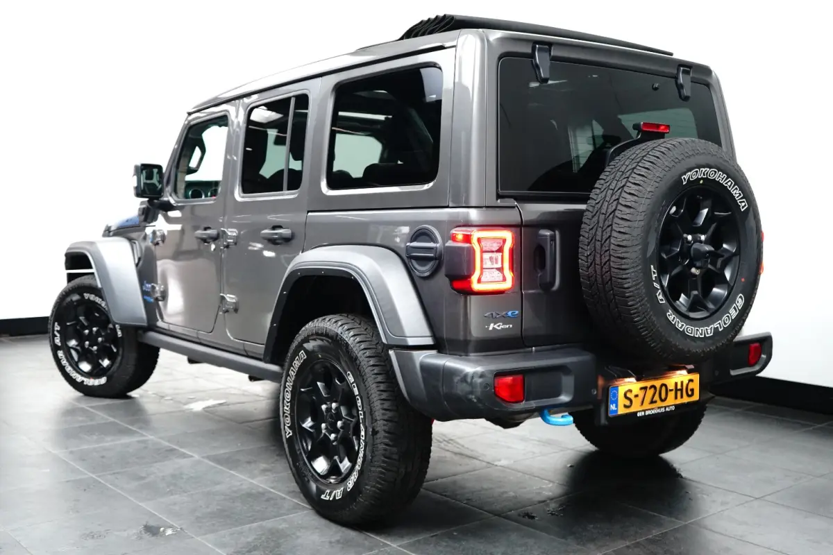 4xe 380 Rubicon l Elekt. Schuifdak l Stoel/Stuurverwarming l Leder l Dodehoek Assist l LED l Navi l Camera l