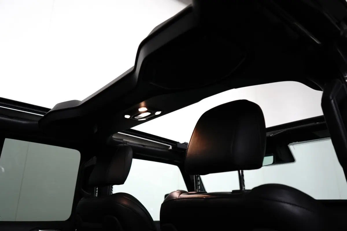 4xe 380 Rubicon l Elekt. Schuifdak l Stoel/Stuurverwarming l Leder l Dodehoek Assist l LED l Navi l Camera l
