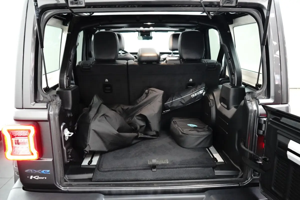 4xe 380 Rubicon l Elekt. Schuifdak l Stoel/Stuurverwarming l Leder l Dodehoek Assist l LED l Navi l Camera l