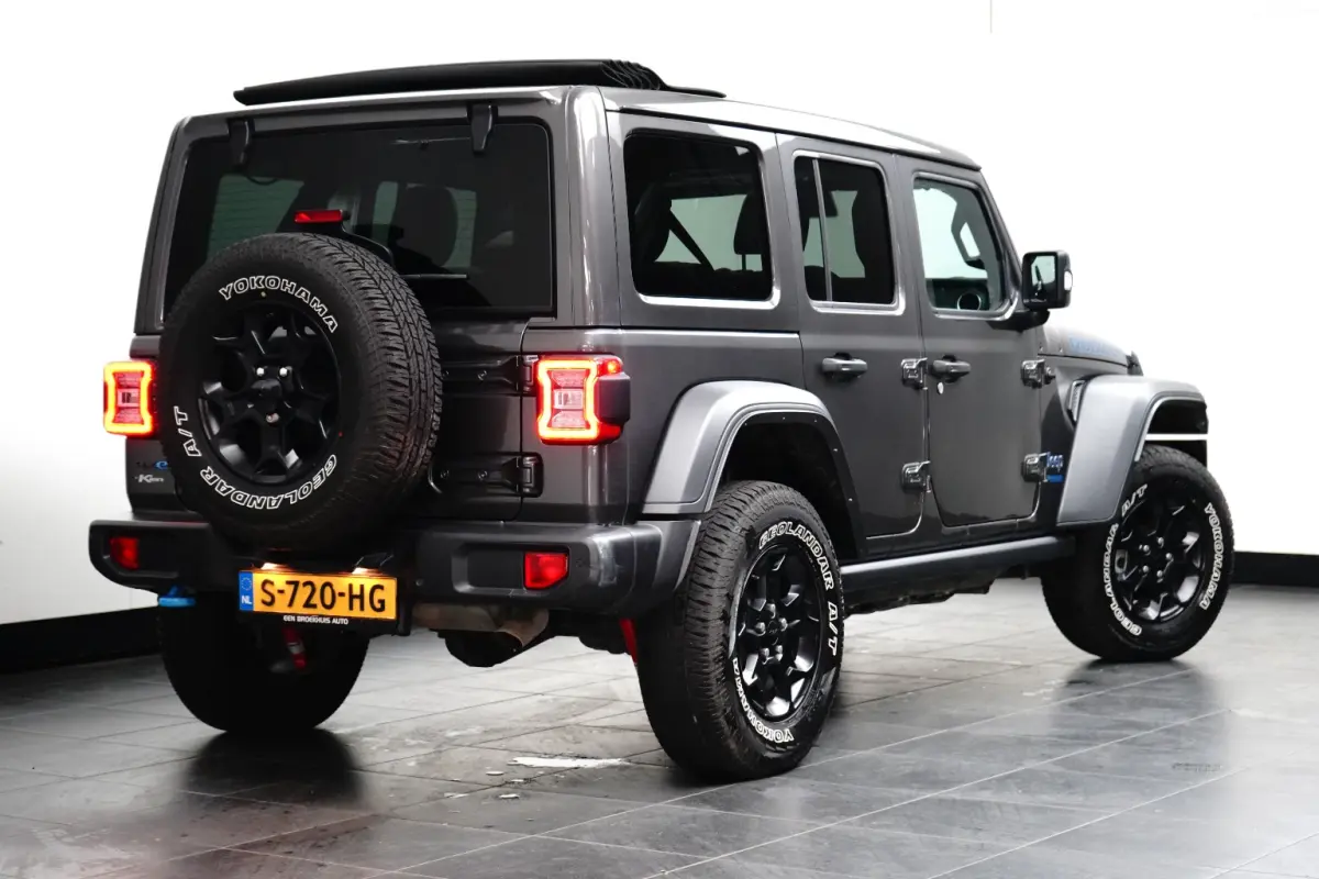 4xe 380 Rubicon l Elekt. Schuifdak l Stoel/Stuurverwarming l Leder l Dodehoek Assist l LED l Navi l Camera l
