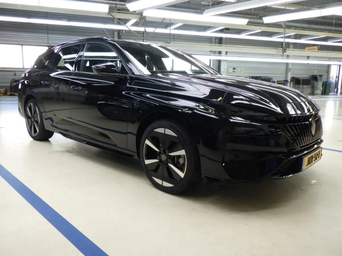 GT 54 kWh | SOH 98% | Fase 3 laden | Nieuw model | 6.500km | Warmtepomp | Luxe stoelen | Alcantara |