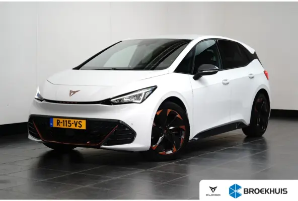 Performance One 62 kWh l Camera l Stoel/Stuurverwarming l Full LED l Navigatie l PDC l Cr Control l 19"LM Velgen l
