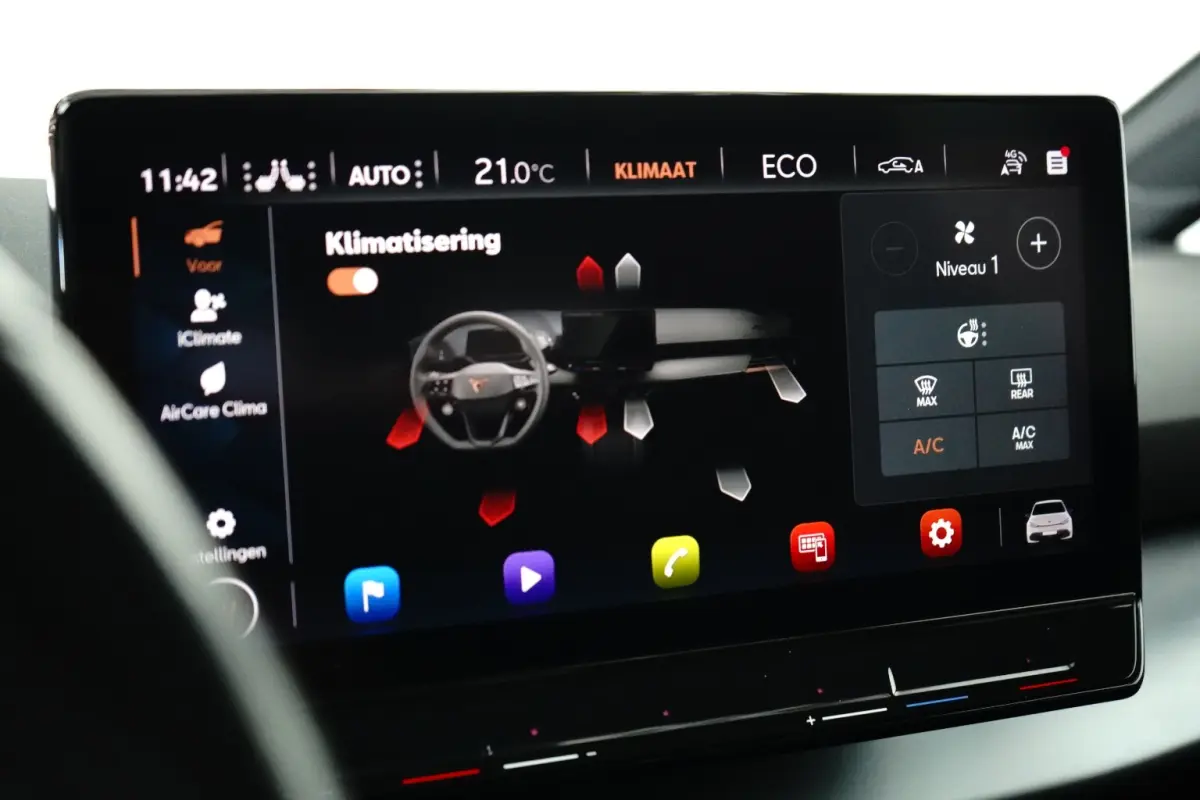 Performance One 62 kWh l Camera l Stoel/Stuurverwarming l Full LED l Navigatie l PDC l Cr Control l 19"LM Velgen l