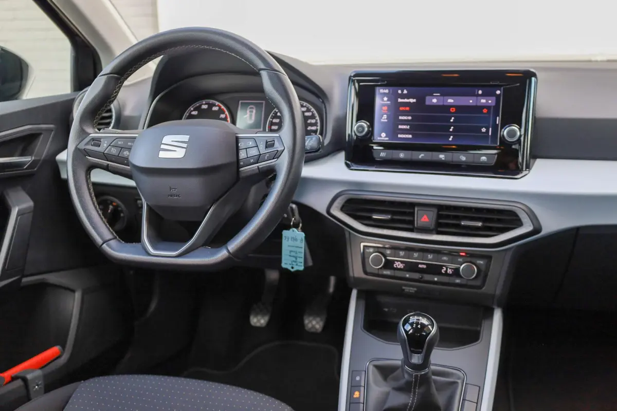 1.0 TSI 95pk Style | Parkeersensor | LM Velgen 17" | Apple Carplay/Android Auto