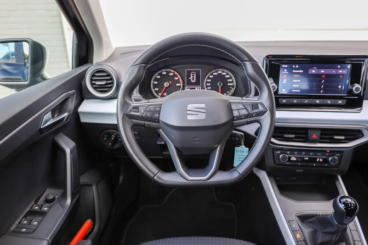 1.0 TSI 95pk Style | Parkeersensor | LM Velgen 17" | Apple Carplay/Android Auto