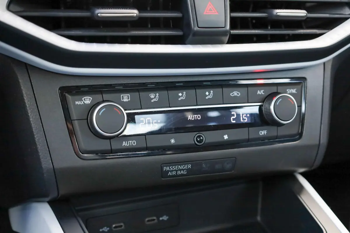 1.0 TSI 95pk Style | Parkeersensor | LM Velgen 17" | Apple Carplay/Android Auto