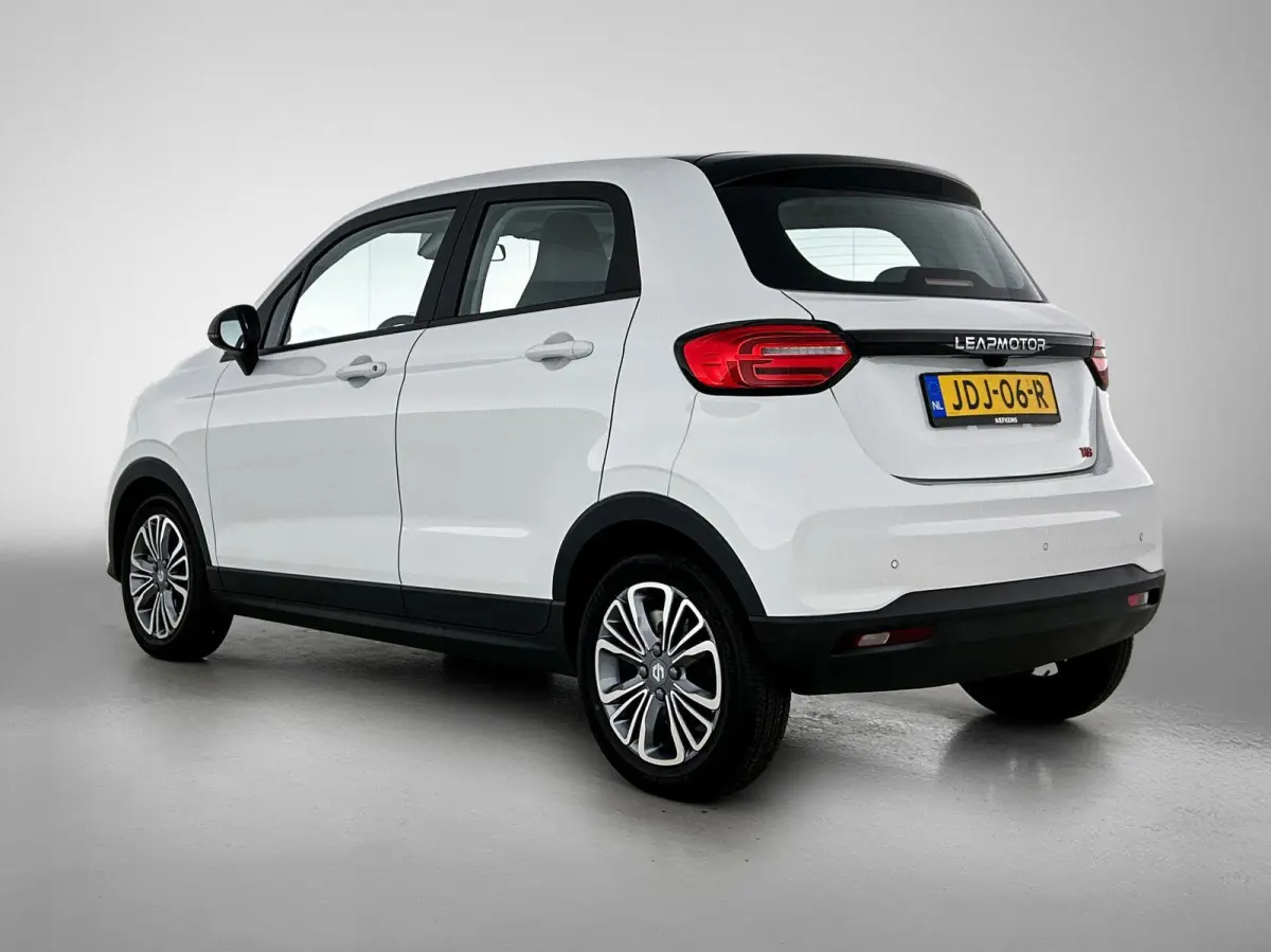 Design 37.3 kWh 95pk | 265km WLTP Actieradius | Navigatie | Panoramadak | Achteruitrijcamera | Adaptieve Cruise Control | Climate Control | Parkeersensoren | Bluetooth | Keyless start | Voll