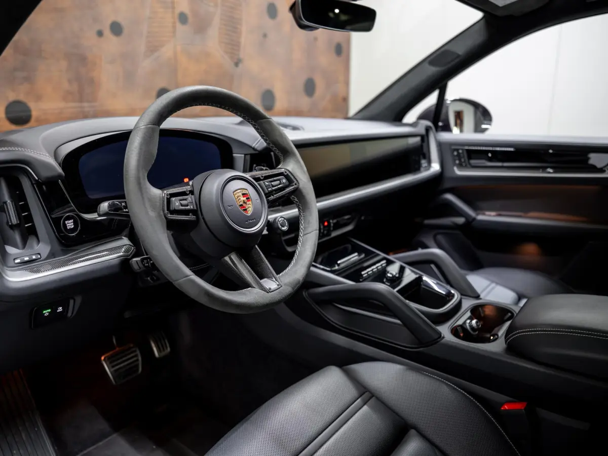 4.0 Turbo E-Hybrid | PCCB | Carbon | Burmester | Massage | PDCC | InnoDrive |