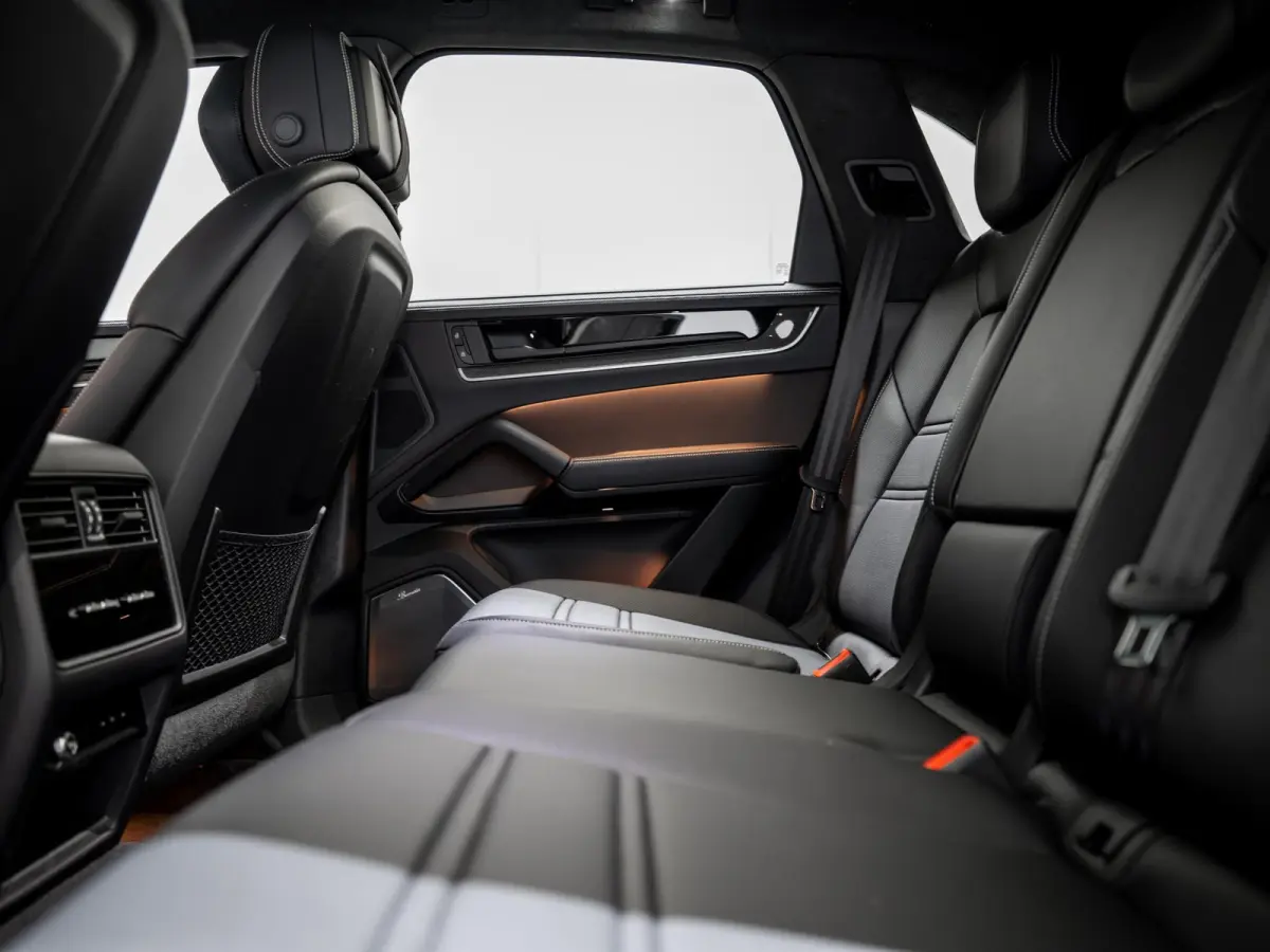 4.0 Turbo E-Hybrid | PCCB | Carbon | Burmester | Massage | PDCC | InnoDrive |