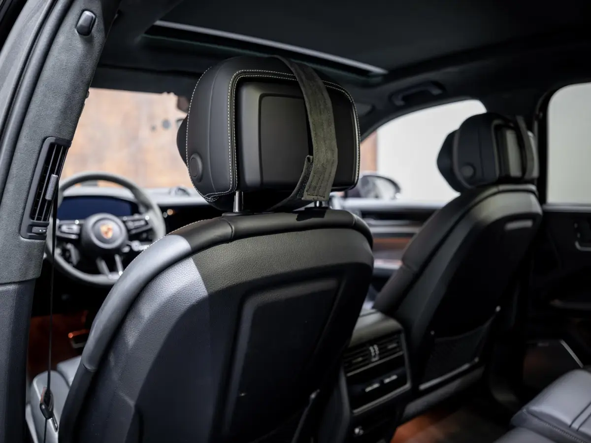 4.0 Turbo E-Hybrid | PCCB | Carbon | Burmester | Massage | PDCC | InnoDrive |