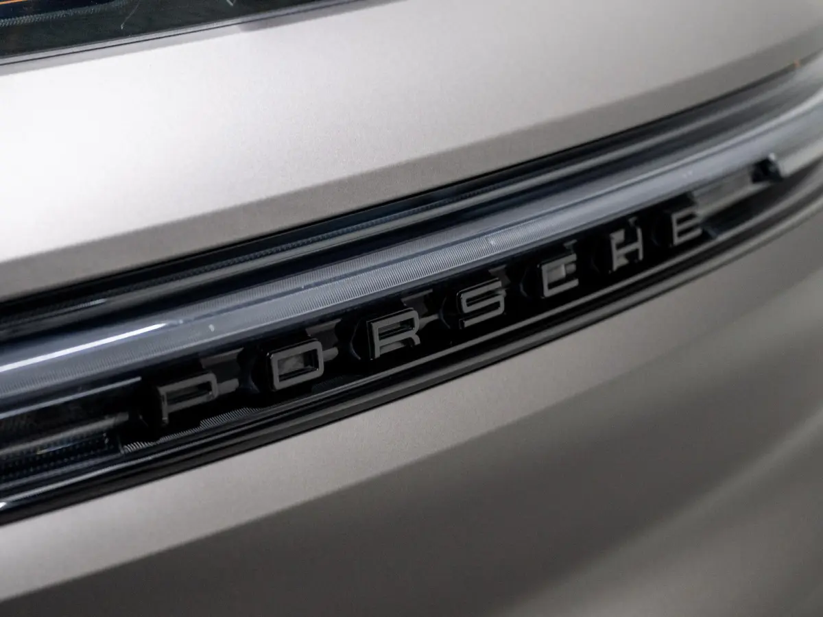 4.0 Turbo E-Hybrid | PCCB | Carbon | Burmester | Massage | PDCC | InnoDrive |