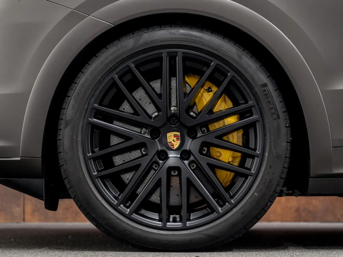 4.0 Turbo E-Hybrid | PCCB | Carbon | Burmester | Massage | PDCC | InnoDrive |