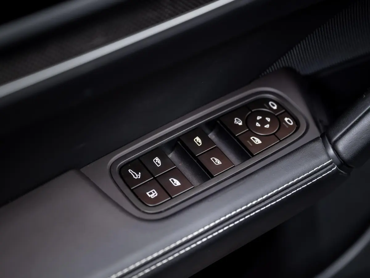 4.0 Turbo E-Hybrid | PCCB | Carbon | Burmester | Massage | PDCC | InnoDrive |