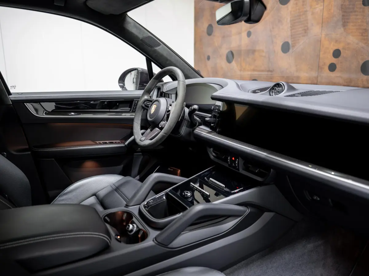 4.0 Turbo E-Hybrid | PCCB | Carbon | Burmester | Massage | PDCC | InnoDrive |