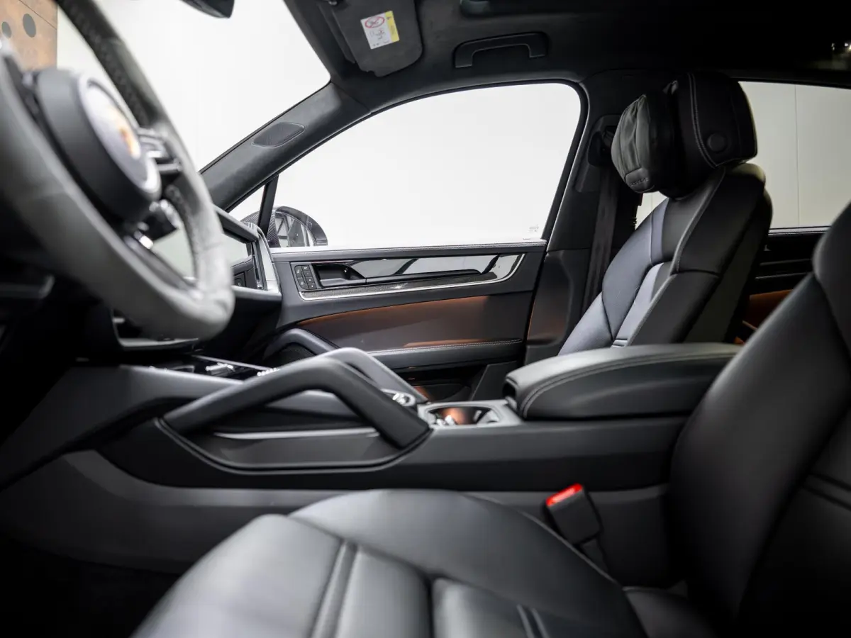 4.0 Turbo E-Hybrid | PCCB | Carbon | Burmester | Massage | PDCC | InnoDrive |