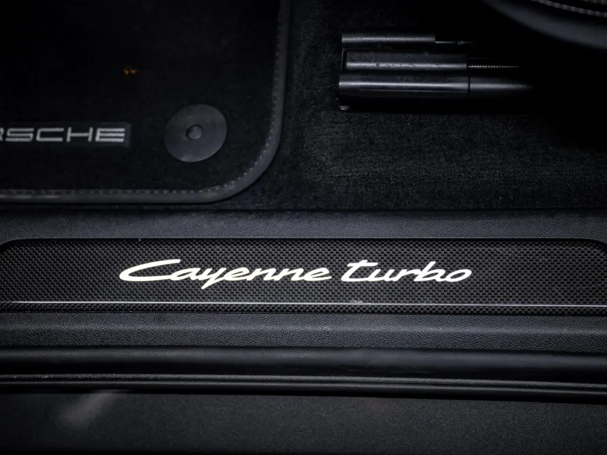 4.0 Turbo E-Hybrid | PCCB | Carbon | Burmester | Massage | PDCC | InnoDrive |