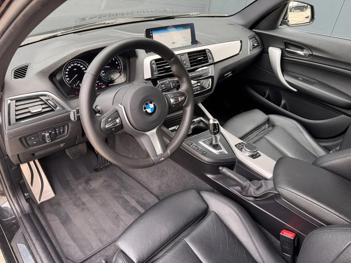 118i High Executive M-SPORT AUT. NAVI.PROF l LEDER l ST-VERW l 18 INCH l ORG.NL l PDC l DAB l HiFi.PROF DEALER OH