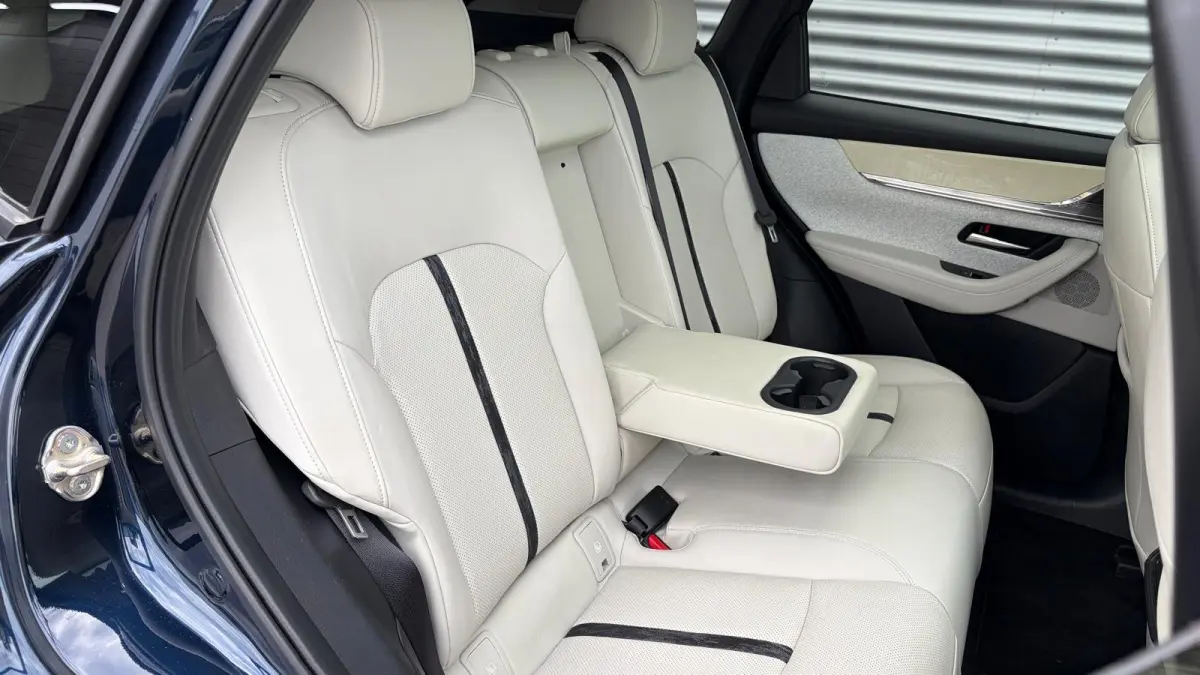 2.5 e-SKYACTIV PHEV 327PK TAKUMI AUTOMAAT SOH 93,25% / NAVI / LEDER / CLIMA / FULL-LED / PDC / 20" LMV / PANO DAK / KEYLESS / 360 CAMERA / HUD / WINTERPAKKET / ADAPT. CRUISECONTROL / 1E EIGE