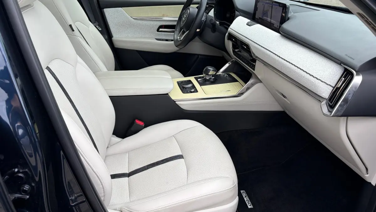 2.5 e-SKYACTIV PHEV 327PK TAKUMI AUTOMAAT SOH 93,25% / NAVI / LEDER / CLIMA / FULL-LED / PDC / 20" LMV / PANO DAK / KEYLESS / 360 CAMERA / HUD / WINTERPAKKET / ADAPT. CRUISECONTROL / 1E EIGE