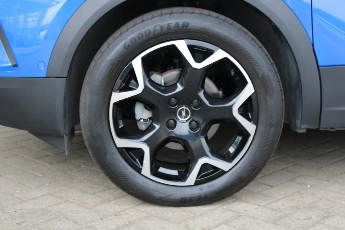 1.2 Turbo Ultimate | Camera | Alcantara | Adaptive cruise control | Dodehoek detectie |