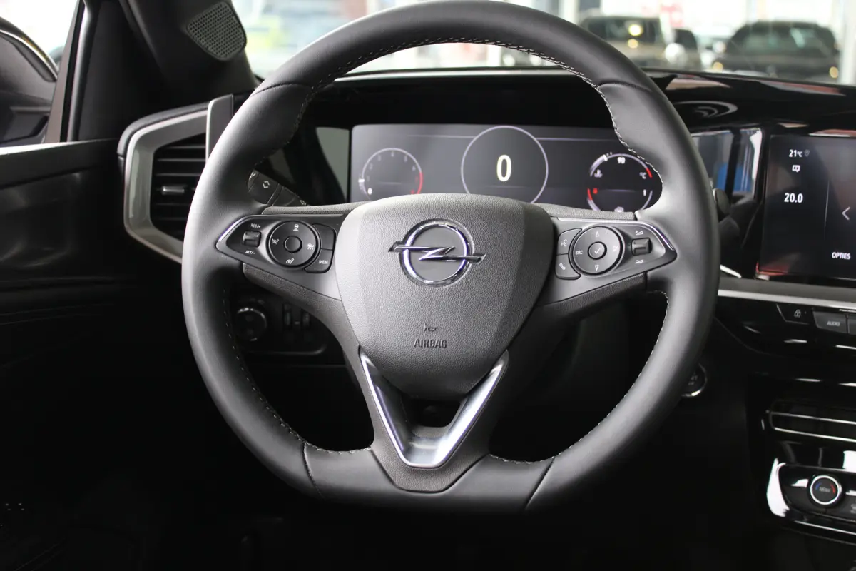 1.2 Turbo Ultimate | Camera | Alcantara | Adaptive cruise control | Dodehoek detectie |