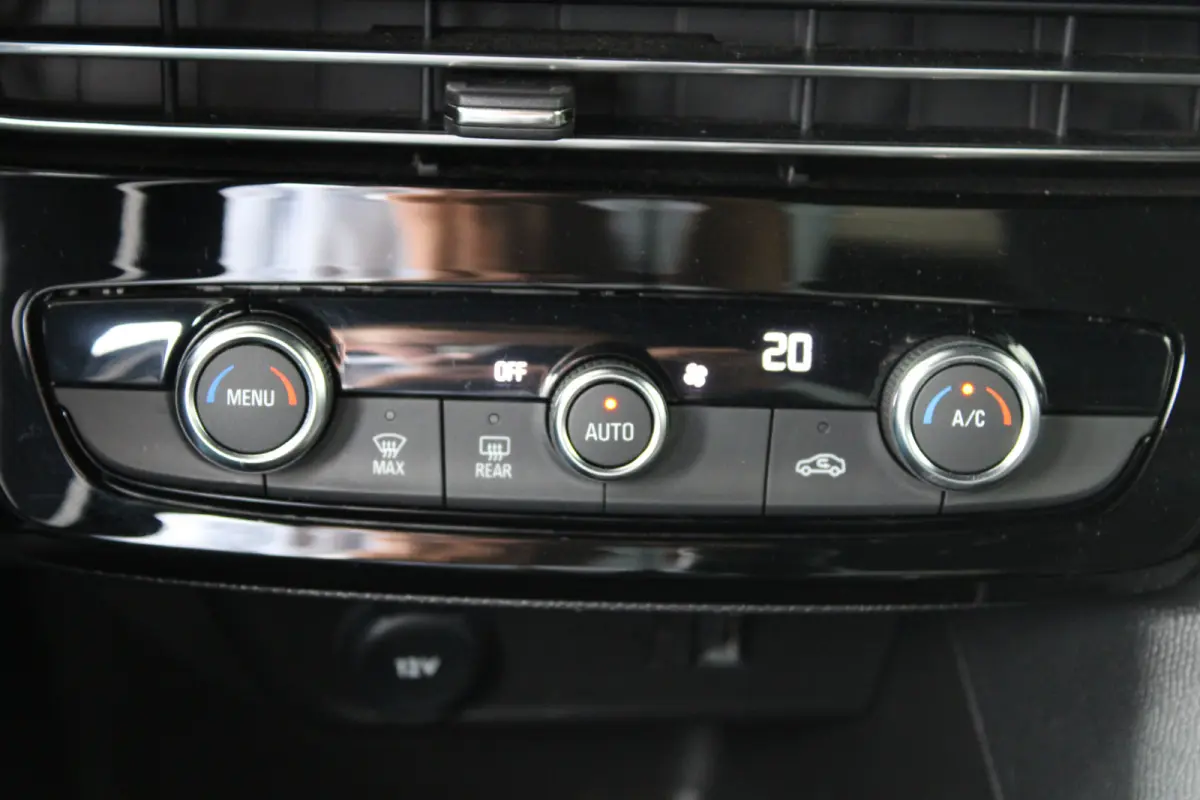 1.2 Turbo Ultimate | Camera | Alcantara | Adaptive cruise control | Dodehoek detectie |