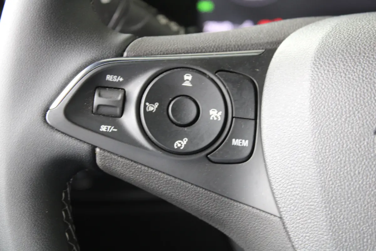 1.2 Turbo Ultimate | Camera | Alcantara | Adaptive cruise control | Dodehoek detectie |