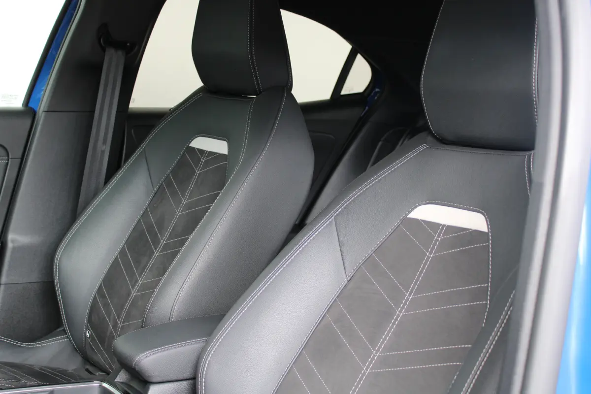 1.2 Turbo Ultimate | Camera | Alcantara | Adaptive cruise control | Dodehoek detectie |
