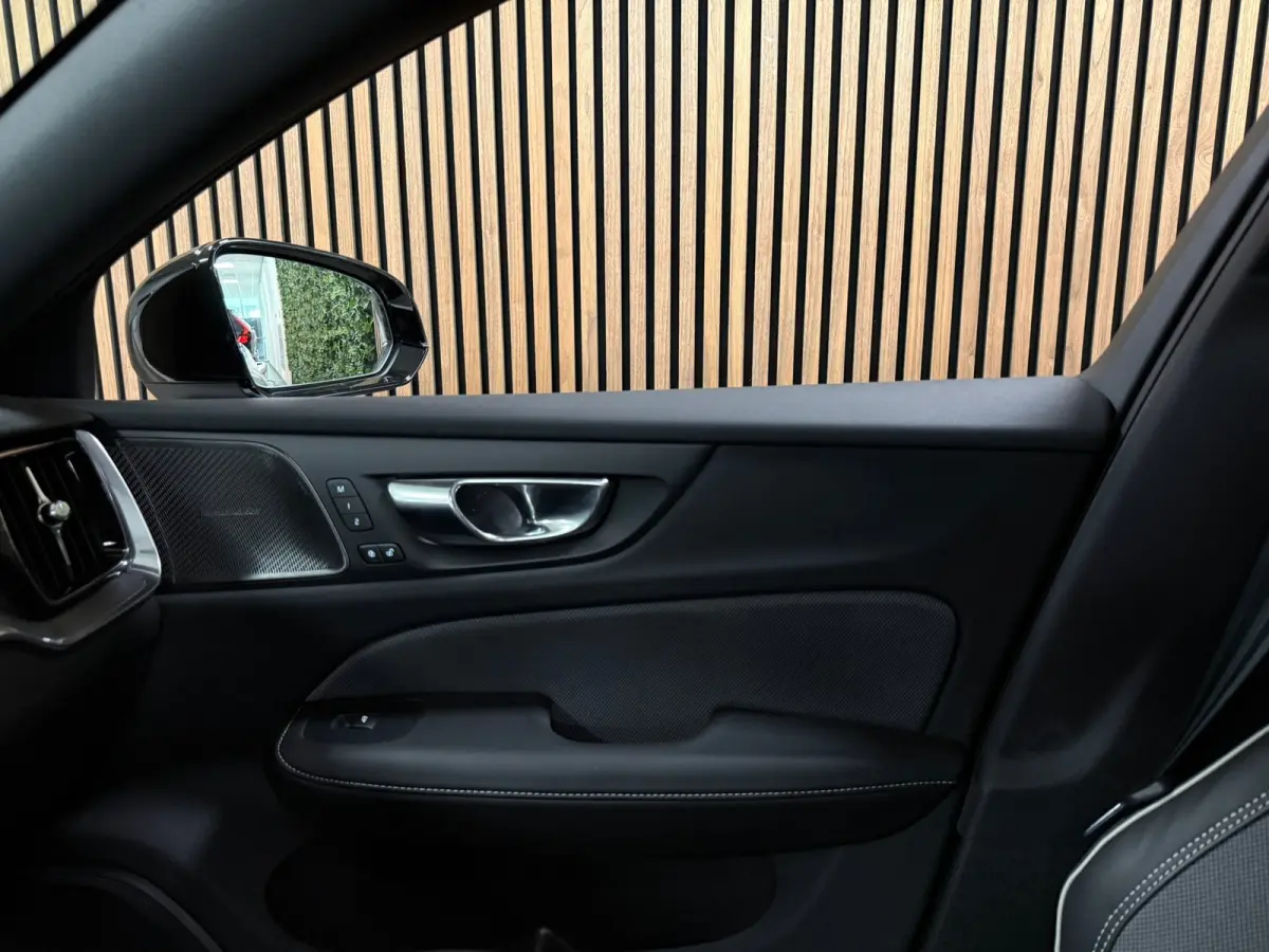 T8 AWD Recharge Plus Dark | Harman Kardon | Trekhaak | 455pk | 360° Camera | Head-Up Display | Schuifdak | Adaptieve Cruise Control | Stoelverwarming voor+achter | Stuurwielverwarming | Pil