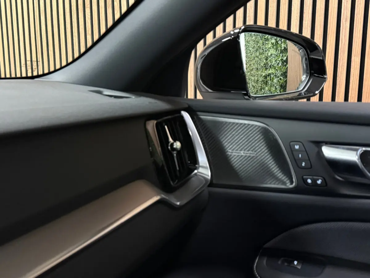 T8 AWD Recharge Plus Dark | Harman Kardon | Trekhaak | 455pk | 360° Camera | Head-Up Display | Schuifdak | Adaptieve Cruise Control | Stoelverwarming voor+achter | Stuurwielverwarming | Pil