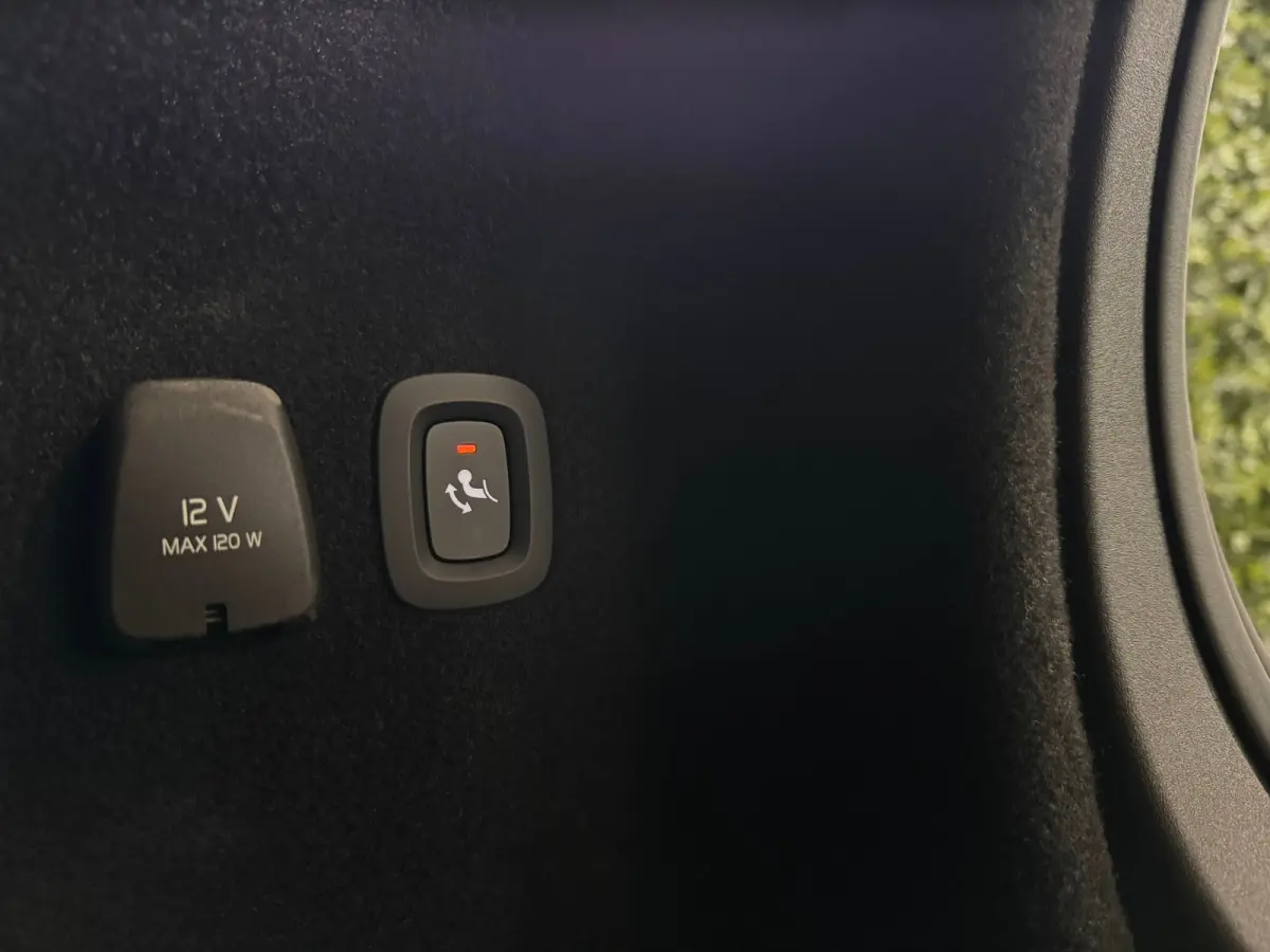 T8 AWD Recharge Plus Dark | Harman Kardon | Trekhaak | 455pk | 360° Camera | Head-Up Display | Schuifdak | Adaptieve Cruise Control | Stoelverwarming voor+achter | Stuurwielverwarming | Pil