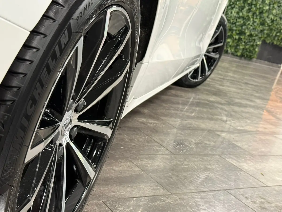 T8 AWD Recharge Plus Dark | Harman Kardon | Trekhaak | 455pk | 360° Camera | Head-Up Display | Schuifdak | Adaptieve Cruise Control | Stoelverwarming voor+achter | Stuurwielverwarming | Pil