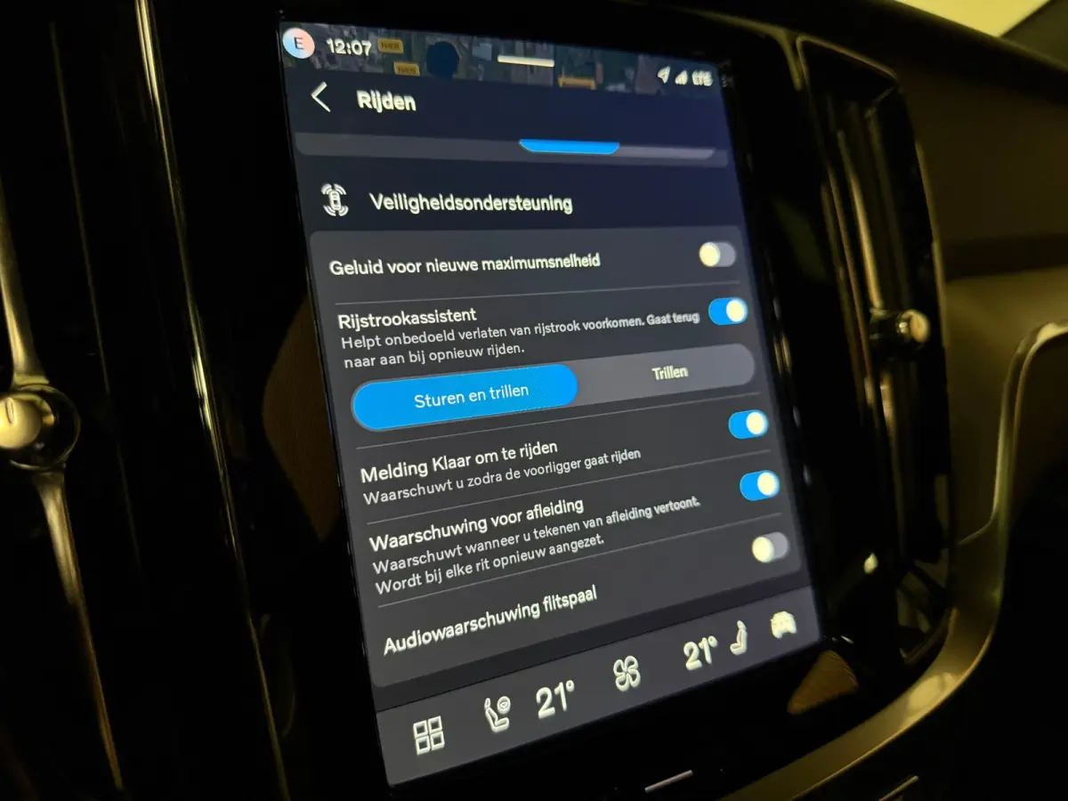 T8 AWD Recharge Plus Dark | Harman Kardon | Trekhaak | 455pk | 360° Camera | Head-Up Display | Schuifdak | Adaptieve Cruise Control | Stoelverwarming voor+achter | Stuurwielverwarming | Pil