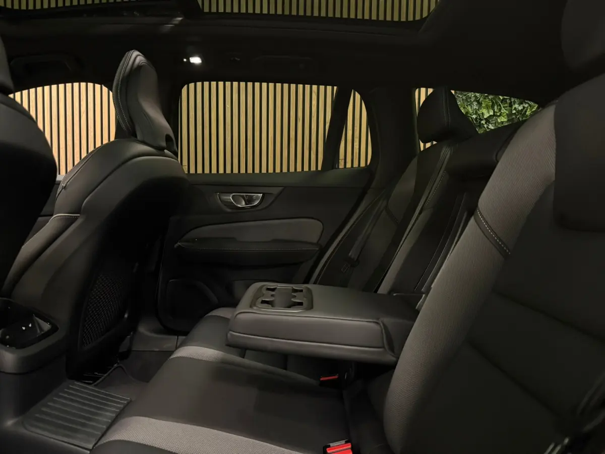 T8 AWD Recharge Plus Dark | Harman Kardon | Trekhaak | 455pk | 360° Camera | Head-Up Display | Schuifdak | Adaptieve Cruise Control | Stoelverwarming voor+achter | Stuurwielverwarming | Pil