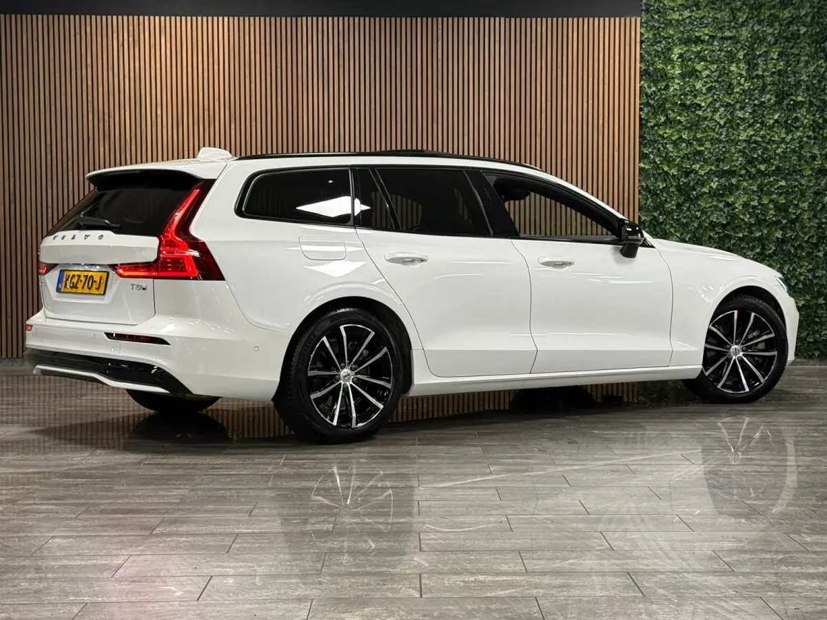 T8 AWD Recharge Plus Dark | Harman Kardon | Trekhaak | 455pk | 360° Camera | Head-Up Display | Schuifdak | Adaptieve Cruise Control | Stoelverwarming voor+achter | Stuurwielverwarming | Pil