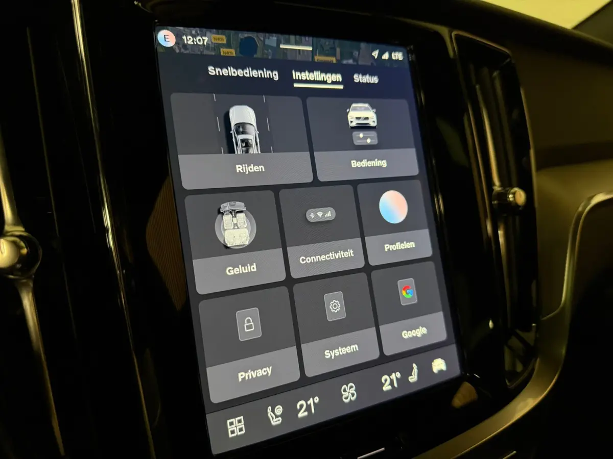 T8 AWD Recharge Plus Dark | Harman Kardon | Trekhaak | 455pk | 360° Camera | Head-Up Display | Schuifdak | Adaptieve Cruise Control | Stoelverwarming voor+achter | Stuurwielverwarming | Pil