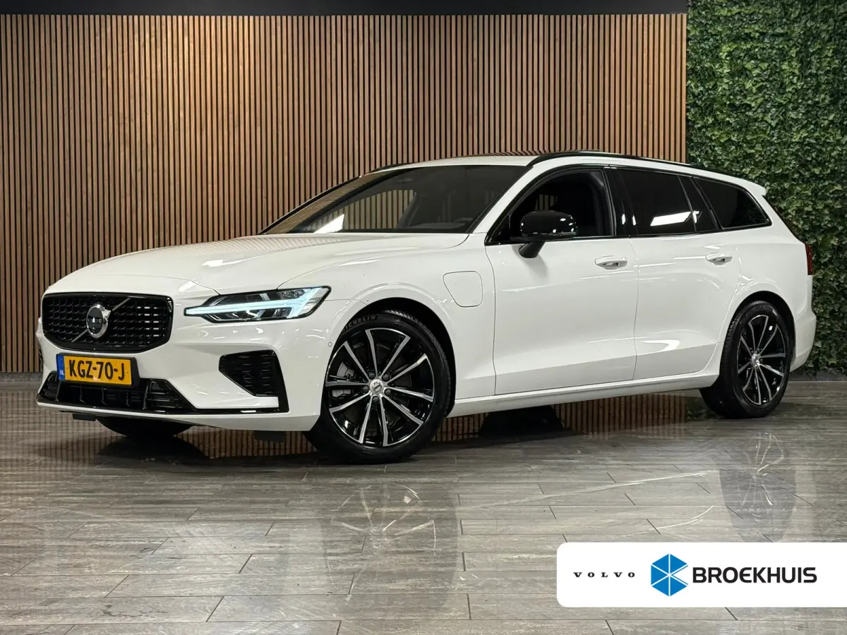 T8 AWD Recharge Plus Dark | Harman Kardon | Trekhaak | 455pk | 360° Camera | Head-Up Display | Schuifdak | Adaptieve Cruise Control | Stoelverwarming voor+achter | Stuurwielverwarming | Pil