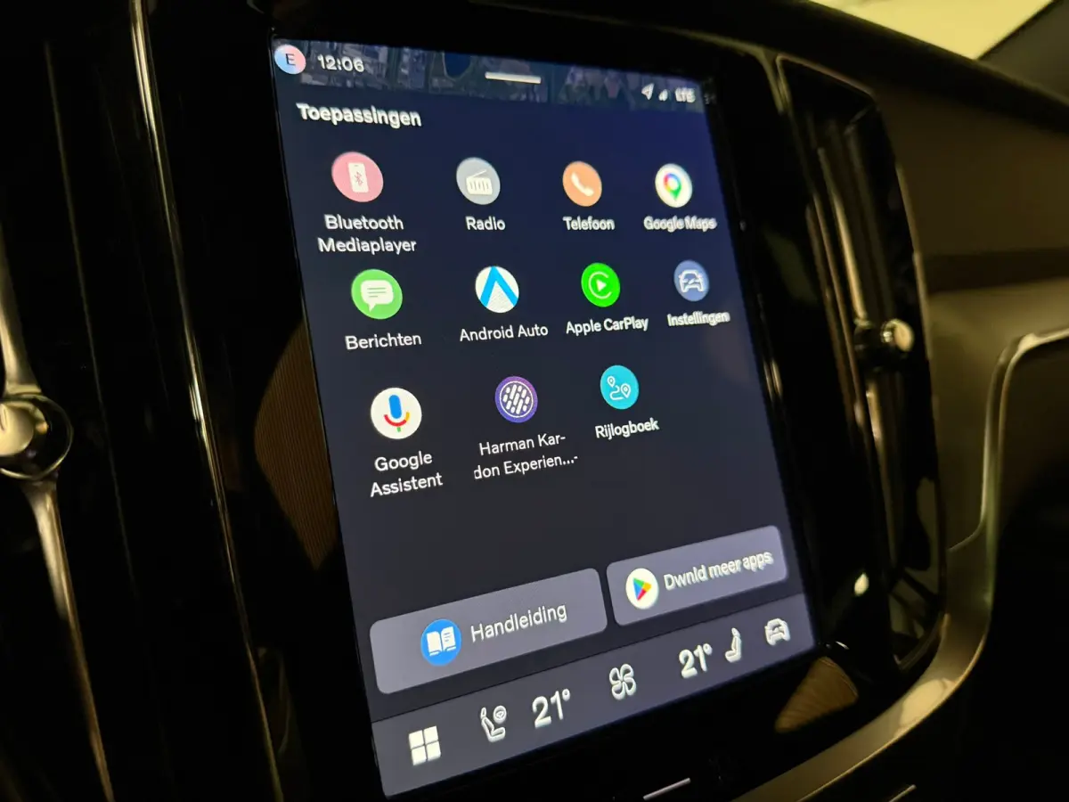 T8 AWD Recharge Plus Dark | Harman Kardon | Trekhaak | 455pk | 360° Camera | Head-Up Display | Schuifdak | Adaptieve Cruise Control | Stoelverwarming voor+achter | Stuurwielverwarming | Pil
