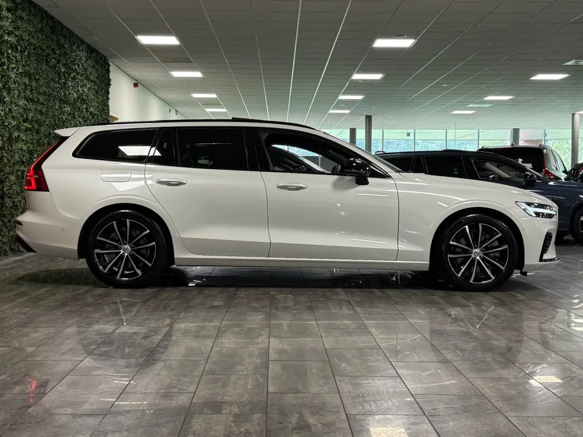T8 AWD Recharge Plus Dark | Harman Kardon | Trekhaak | 455pk | 360° Camera | Head-Up Display | Schuifdak | Adaptieve Cruise Control | Stoelverwarming voor+achter | Stuurwielverwarming | Pil