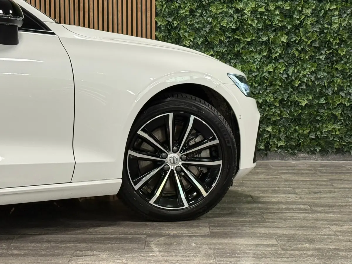 T8 AWD Recharge Plus Dark | Harman Kardon | Trekhaak | 455pk | 360° Camera | Head-Up Display | Schuifdak | Adaptieve Cruise Control | Stoelverwarming voor+achter | Stuurwielverwarming | Pil