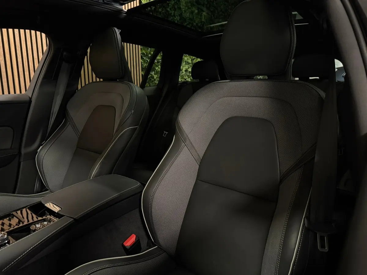 T8 AWD Recharge Plus Dark | Harman Kardon | Trekhaak | 455pk | 360° Camera | Head-Up Display | Schuifdak | Adaptieve Cruise Control | Stoelverwarming voor+achter | Stuurwielverwarming | Pil
