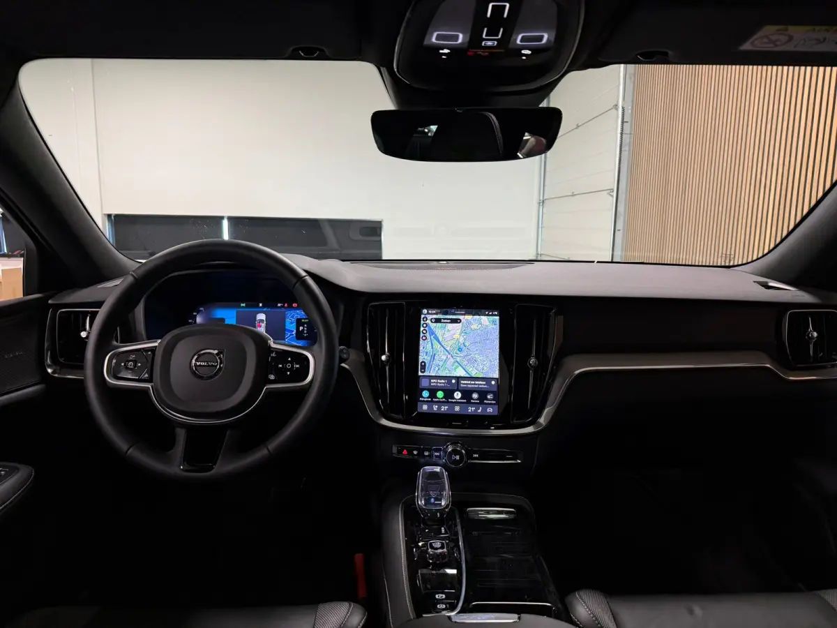 T8 AWD Recharge Plus Dark | Harman Kardon | Trekhaak | 455pk | 360° Camera | Head-Up Display | Schuifdak | Adaptieve Cruise Control | Stoelverwarming voor+achter | Stuurwielverwarming | Pil