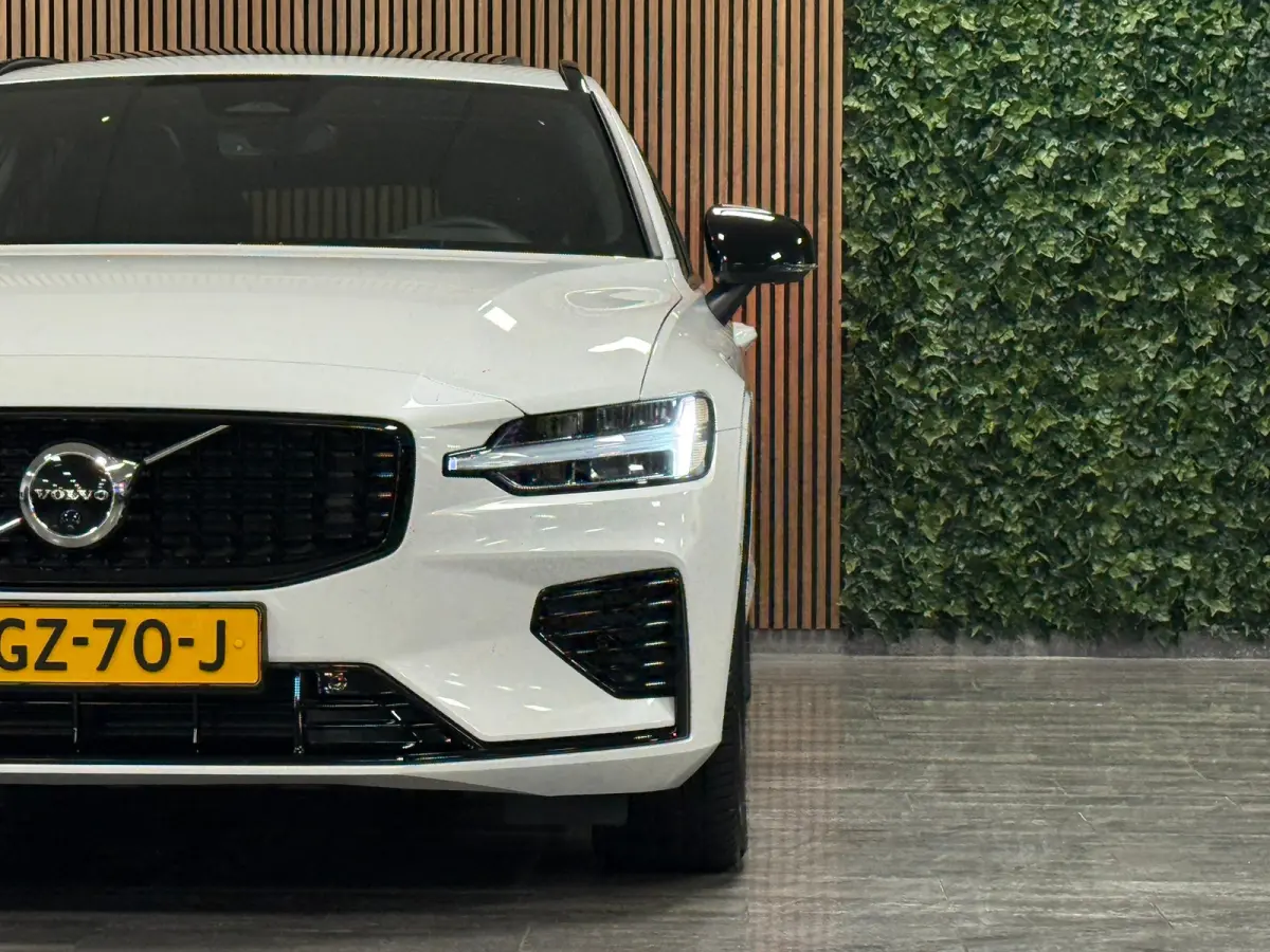 T8 AWD Recharge Plus Dark | Harman Kardon | Trekhaak | 455pk | 360° Camera | Head-Up Display | Schuifdak | Adaptieve Cruise Control | Stoelverwarming voor+achter | Stuurwielverwarming | Pil