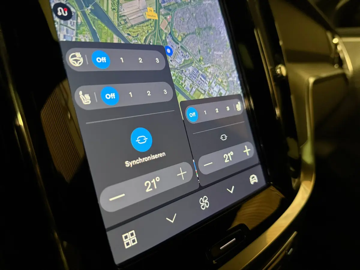 T8 AWD Recharge Plus Dark | Harman Kardon | Trekhaak | 455pk | 360° Camera | Head-Up Display | Schuifdak | Adaptieve Cruise Control | Stoelverwarming voor+achter | Stuurwielverwarming | Pil