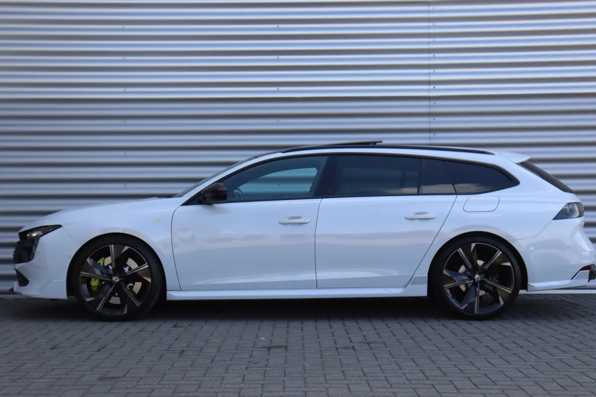 PSE 1.6 HYBRID 360PK SPORT ENGINEERED AUTOMAAT SOH 99,25% / NAVI / LEDER / CLIMA / PDC / 20" LMV / CAMERA / KEYLESS / I-COCKPIT / FULL-LED / PANO. DAK / ALCANTARA / WINTERPAKKET / FOCAL AUDI