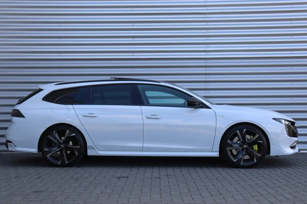 PSE 1.6 HYBRID 360PK SPORT ENGINEERED AUTOMAAT SOH 99,25% / NAVI / LEDER / CLIMA / PDC / 20" LMV / CAMERA / KEYLESS / I-COCKPIT / FULL-LED / PANO. DAK / ALCANTARA / WINTERPAKKET / FOCAL AUDI