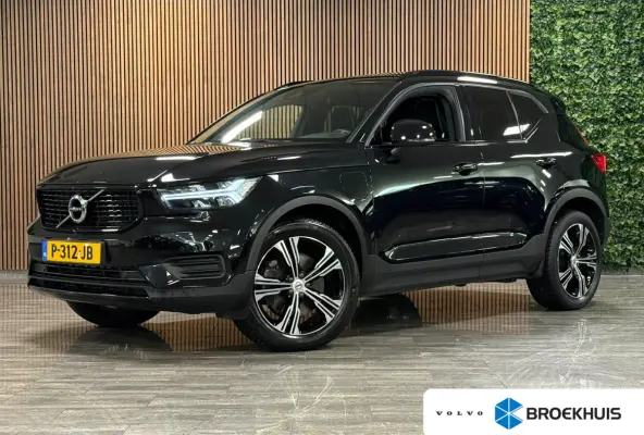 T5 R-Design | Schuifdak | Trekhaak | Parkeercamera | Adaptieve Cruise Control | Stoel en Stuurwielverwarming | Privacy Glass | 19 Inch | Microtech / alcantara bekleding met wit stiksel en bi