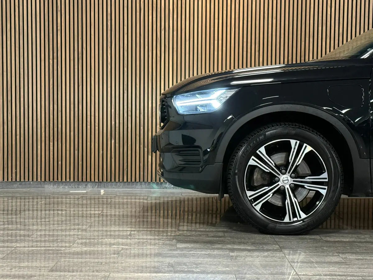 T5 R-Design | Schuifdak | Trekhaak | Parkeercamera | Adaptieve Cruise Control | Stoel en Stuurwielverwarming | 19 Inch | Leder /alcantara R-Design bekleding met wit stiksel en bies | Zitting