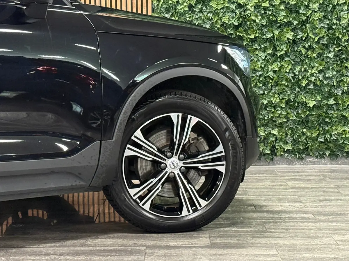 T5 R-Design | Schuifdak | Trekhaak | Parkeercamera | Adaptieve Cruise Control | Stoel en Stuurwielverwarming | 19 Inch | Leder /alcantara R-Design bekleding met wit stiksel en bies | Zitting