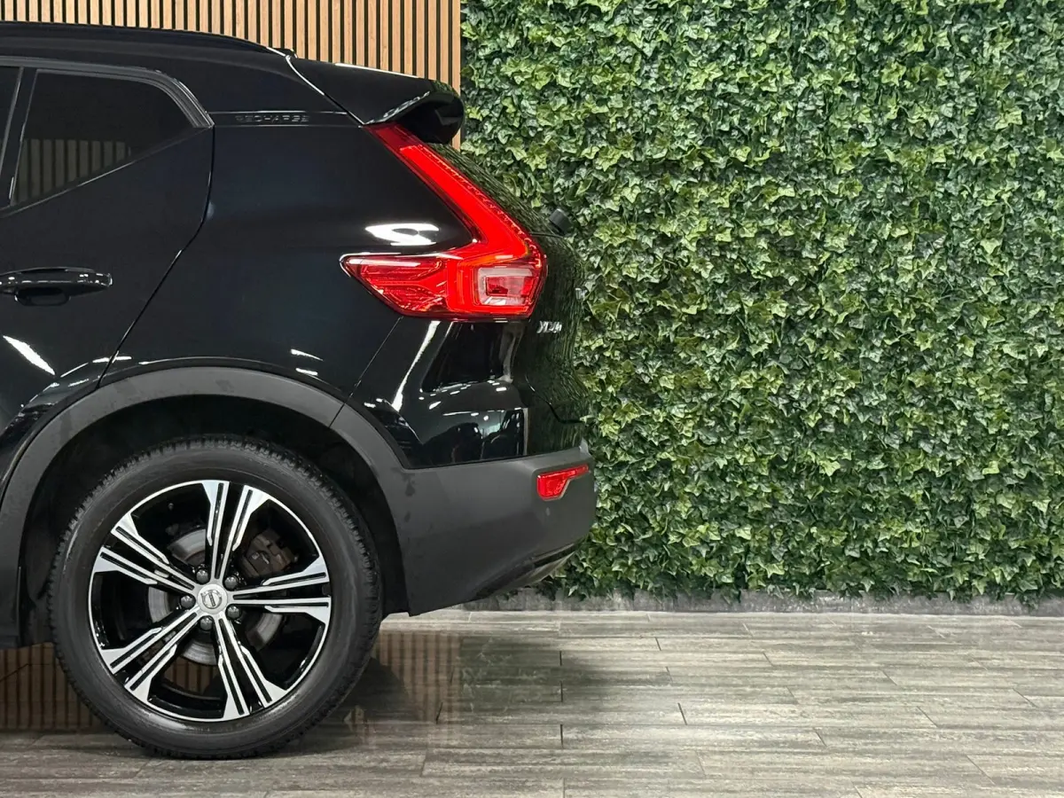 T5 R-Design | Schuifdak | Trekhaak | Parkeercamera | Adaptieve Cruise Control | Stoel en Stuurwielverwarming | 19 Inch | Leder /alcantara R-Design bekleding met wit stiksel en bies | Zitting
